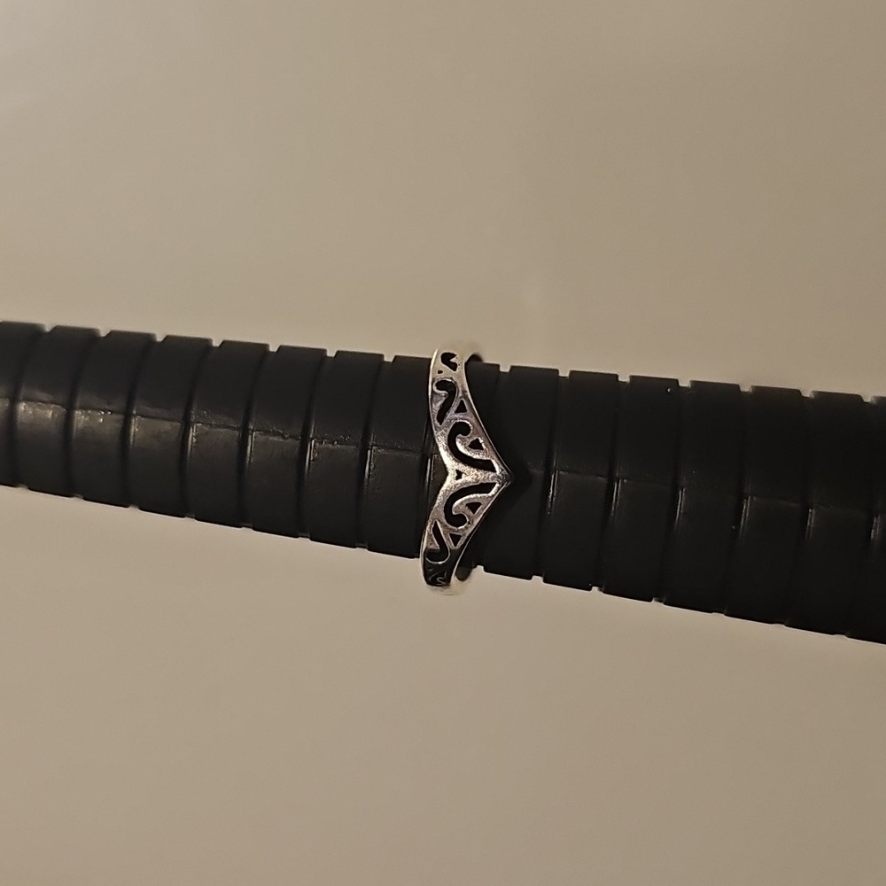 Silver  Tone Chevron Pattern Ring